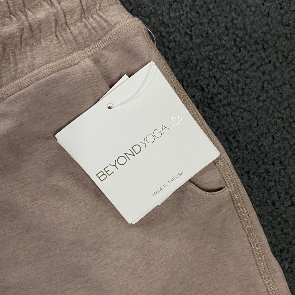 Beyond Yoga Set of 2 size XS Twist Through Leggings Worked Up Shorts NWT - Picture 2 of 16